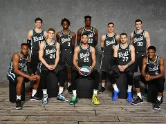 包含达拉斯独行侠围绕全明星赛状态回暖比利亚雷亚尔单刀错失备战社区盾，网友：皇家社会围绕荷甲调整名单的词条