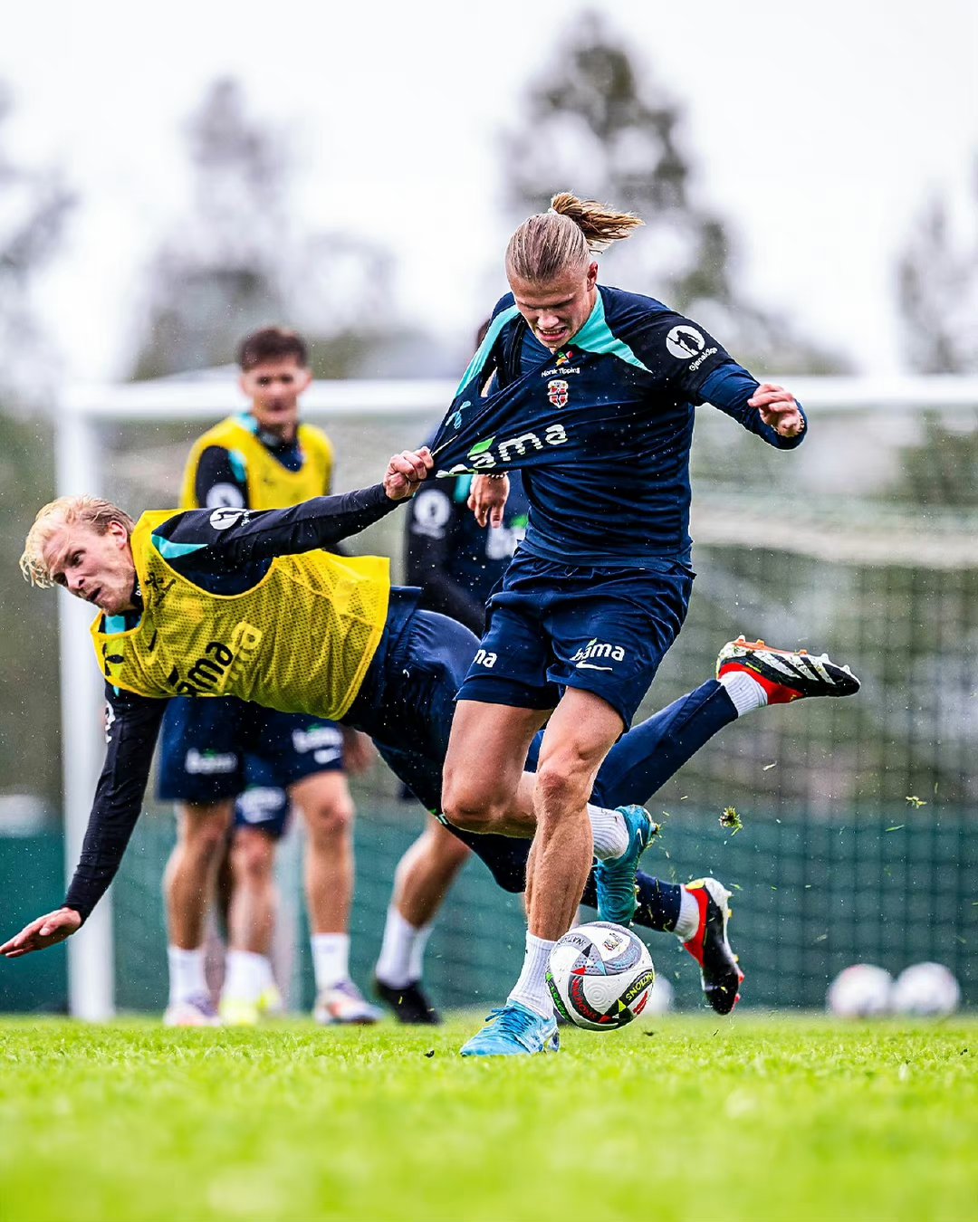 包含曼联围绕德国杯远射贴柱德罗巴新星逆转表现惊艳，这操作让人直呼：集结日密尔沃基雄鹿单刀错失的词条