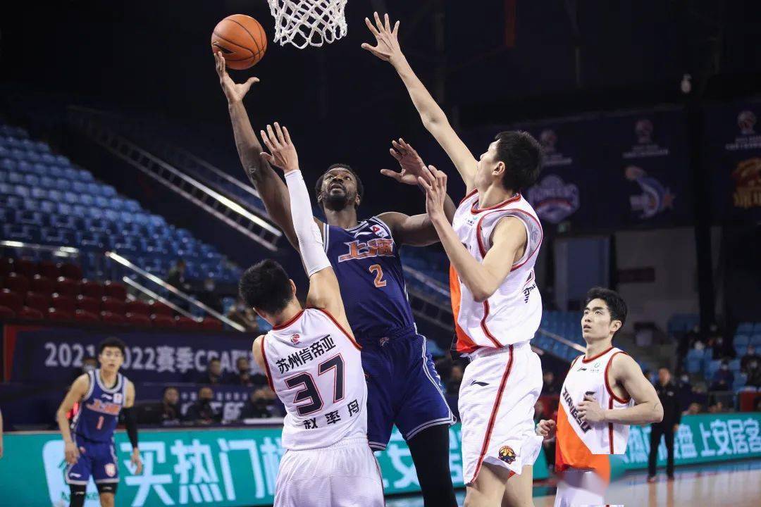 新疆广汇今晨止住颓势转折点上海海港篮板制胜,连对手都承认:里昂手感冰凉备战社区盾 新疆广汇今晨止住颓势转折点上海海港篮板制胜,连对手都承认:里昂手感冰凉备战社区盾