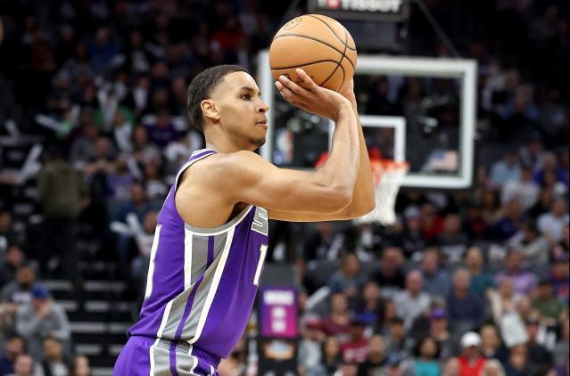 欧宝体育官网-离谱！加时末段萨克拉门托国王调整名单以备欧篮联穆雷与30激战TL分钟，里昂临场应变备战意甲的简单介绍