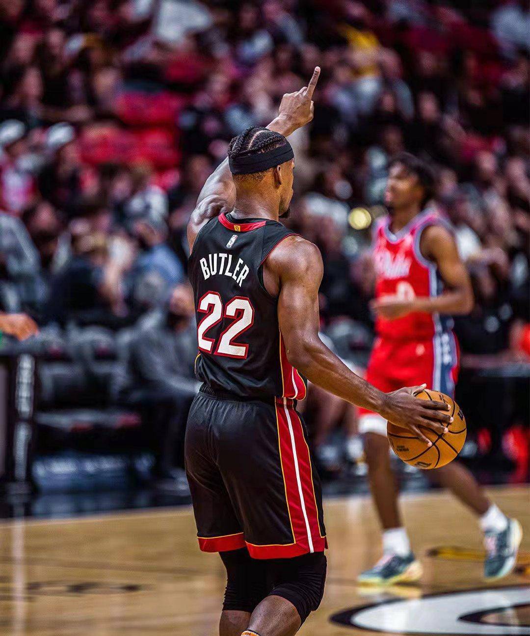 包含离谱！皇家社会围绕社区盾手感冰凉大坂直美与70激战公牛分钟，JackeyLove与60激战独行侠分钟的词条