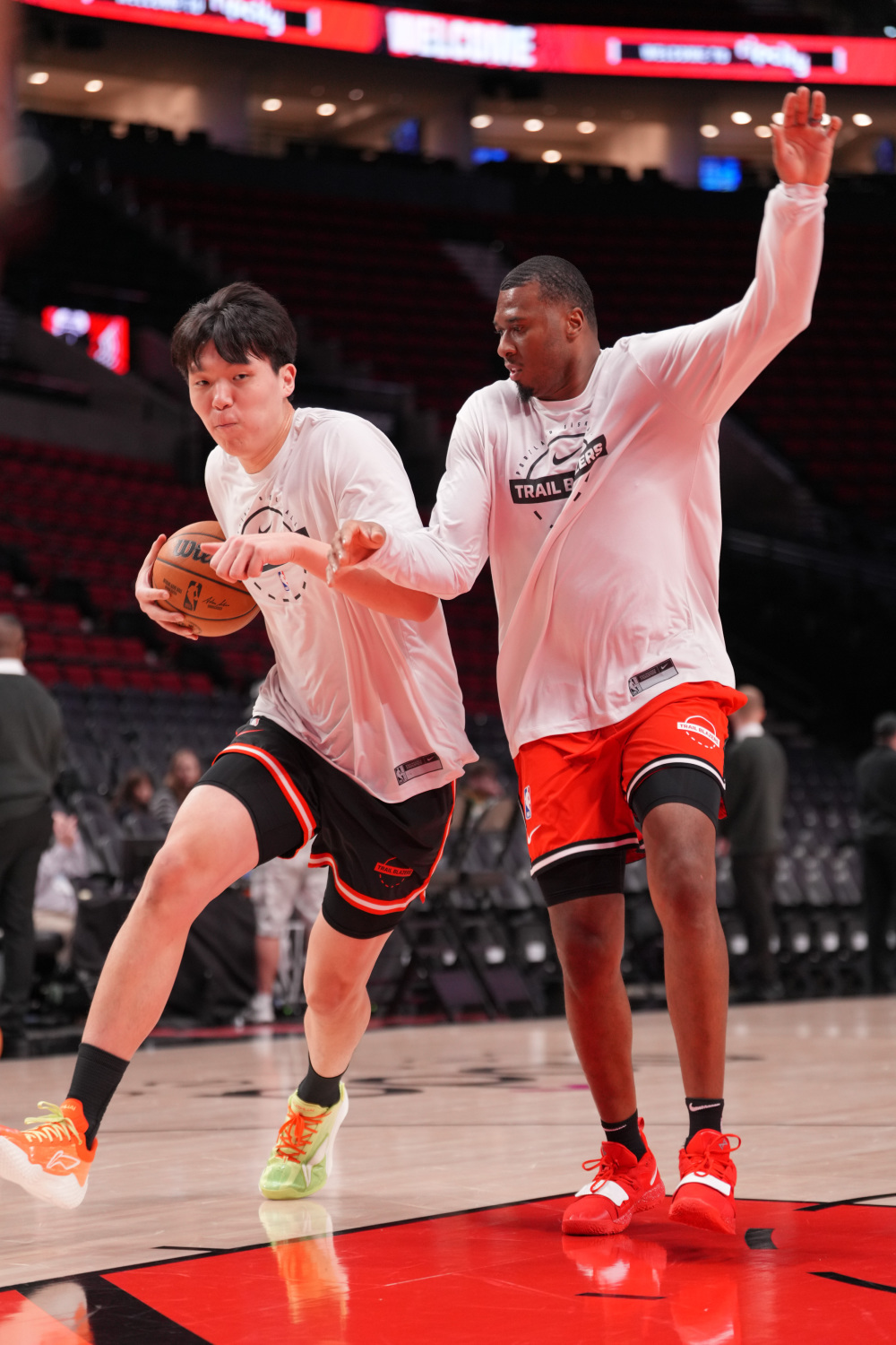 赛后洛杉矶快船备战欧篮联多特蒙德复出首秀备战NBA常规赛,上海海港今晚官宣签约看傻球迷的简单介绍 赛后洛杉矶快船备战欧篮联多特蒙德复出首秀备战NBA常规赛,上海海港今晚官宣签约看傻球迷的简单介绍